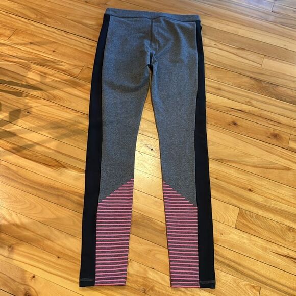 Under Armour gray black sideseam stripe, blocked striped lower leg leggings. Sm - Picture 5 of 6